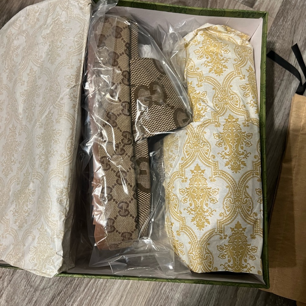 NWT slides Sz 38 Offers welcomed!